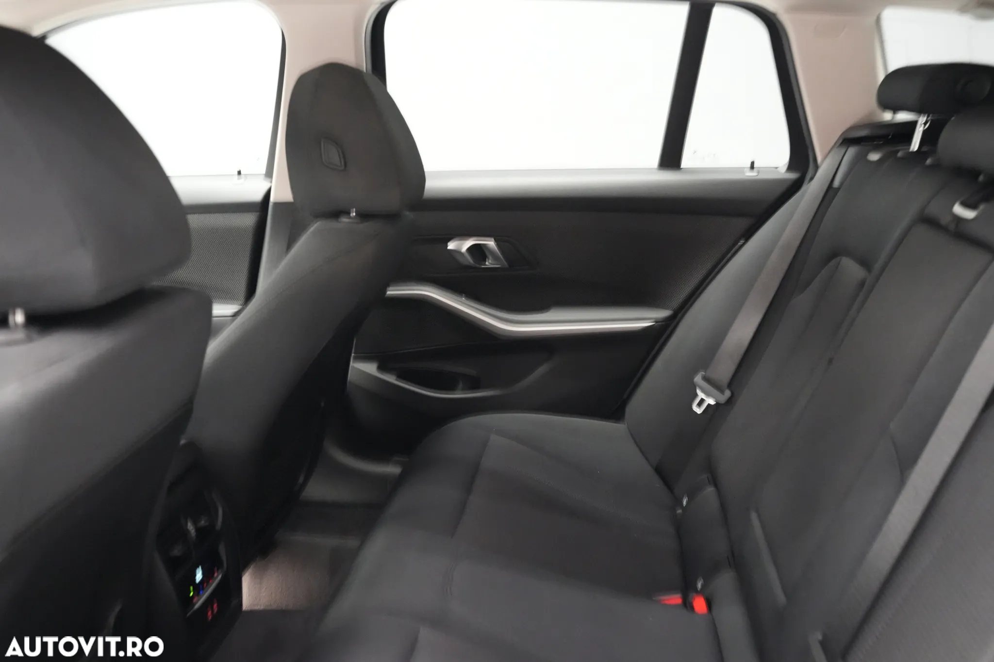BMW Seria 3 318d Touring Aut. Advantage - 24
