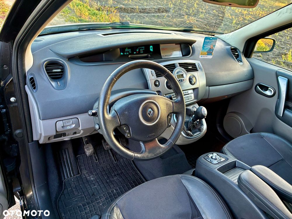 Renault Grand Scenic - 26