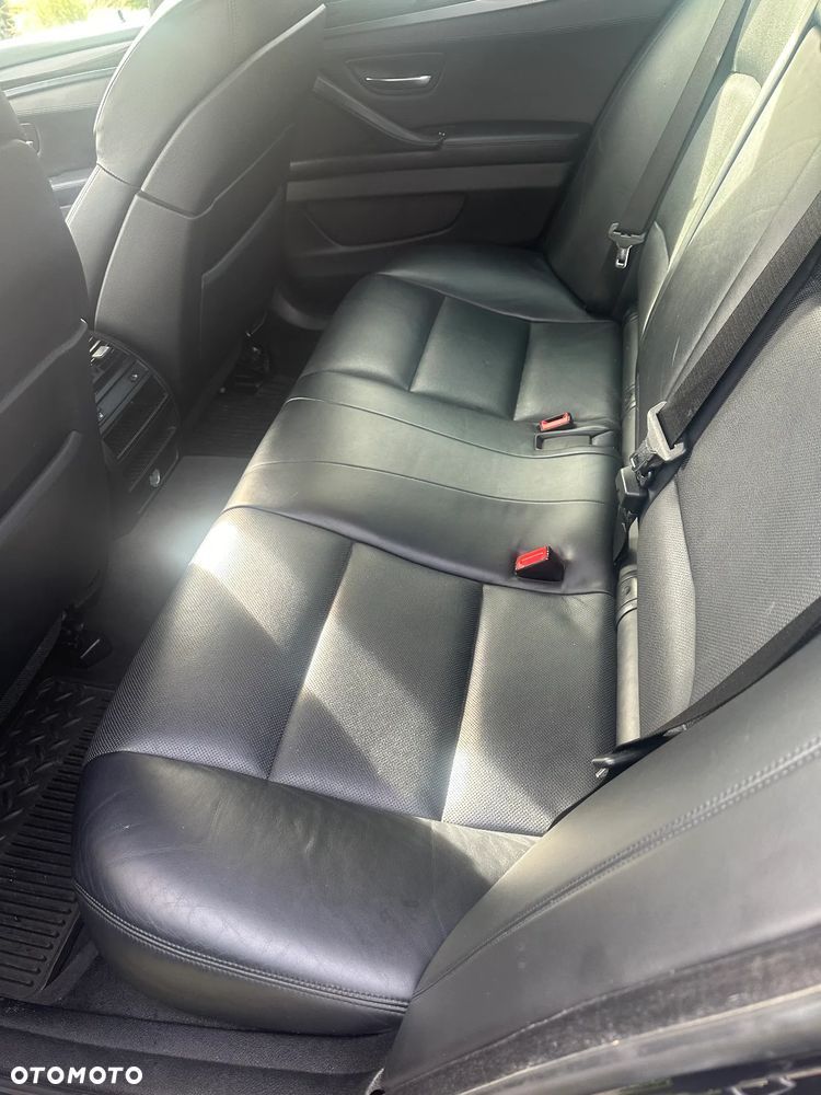 BMW Seria 5 550i - 18