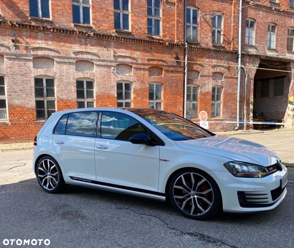 Volkswagen Golf - 2