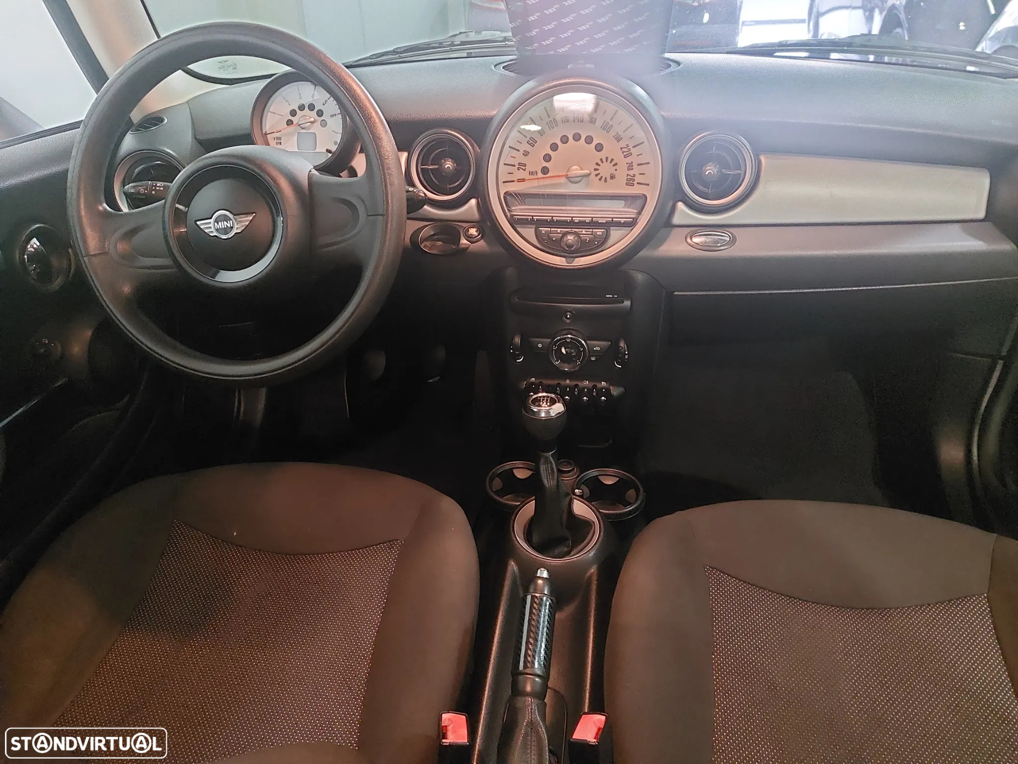 MINI 3 Portas One D - 17