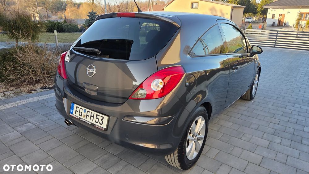 Opel Corsa 1.4 16V Energy - 9