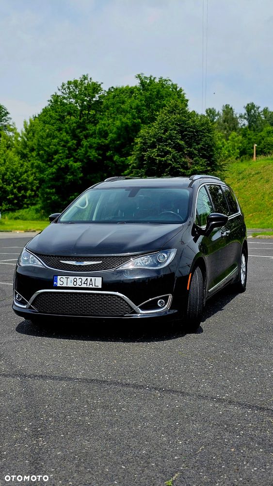 Chrysler Pacifica - 1