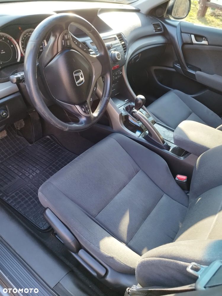 Honda Accord 2.0 Executive Nav - 29