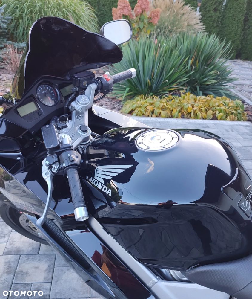 Honda VFR - 8