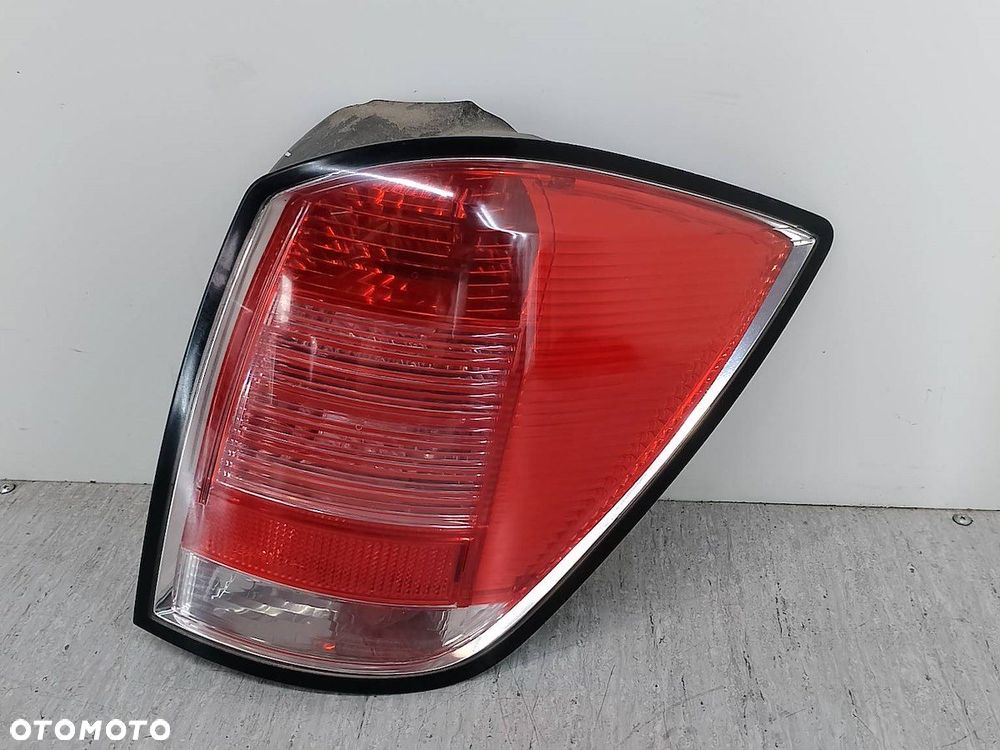 LAMPA TYLNA PRAWA OPEL ASTRA H 417002  24451840 KOMBI - 1