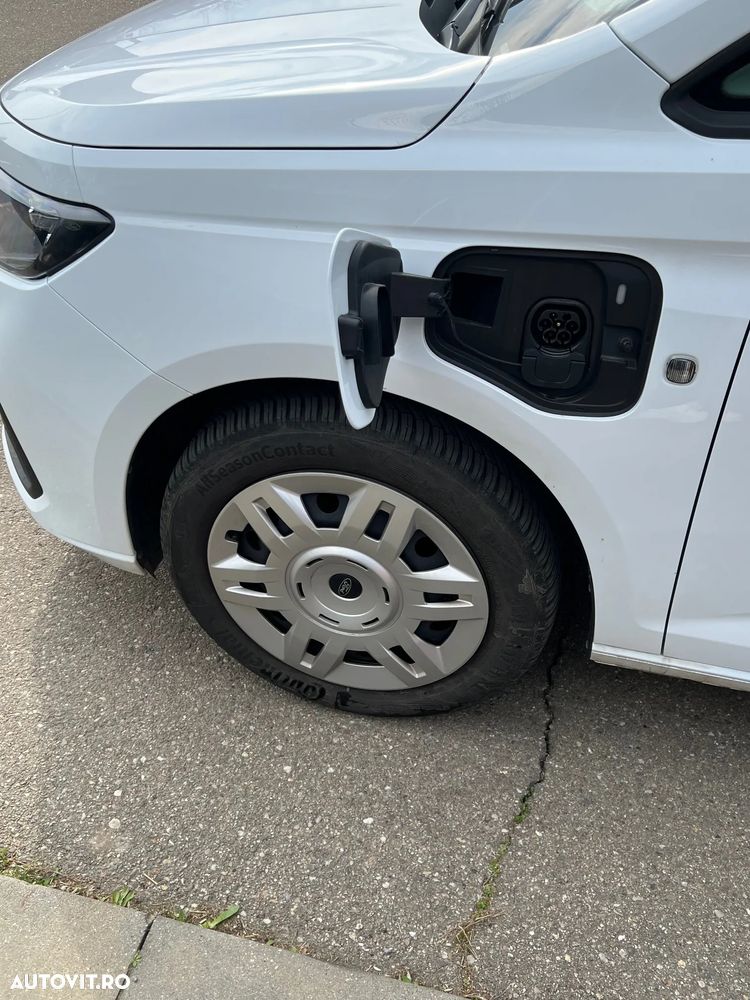 Ford Connect Van - 16