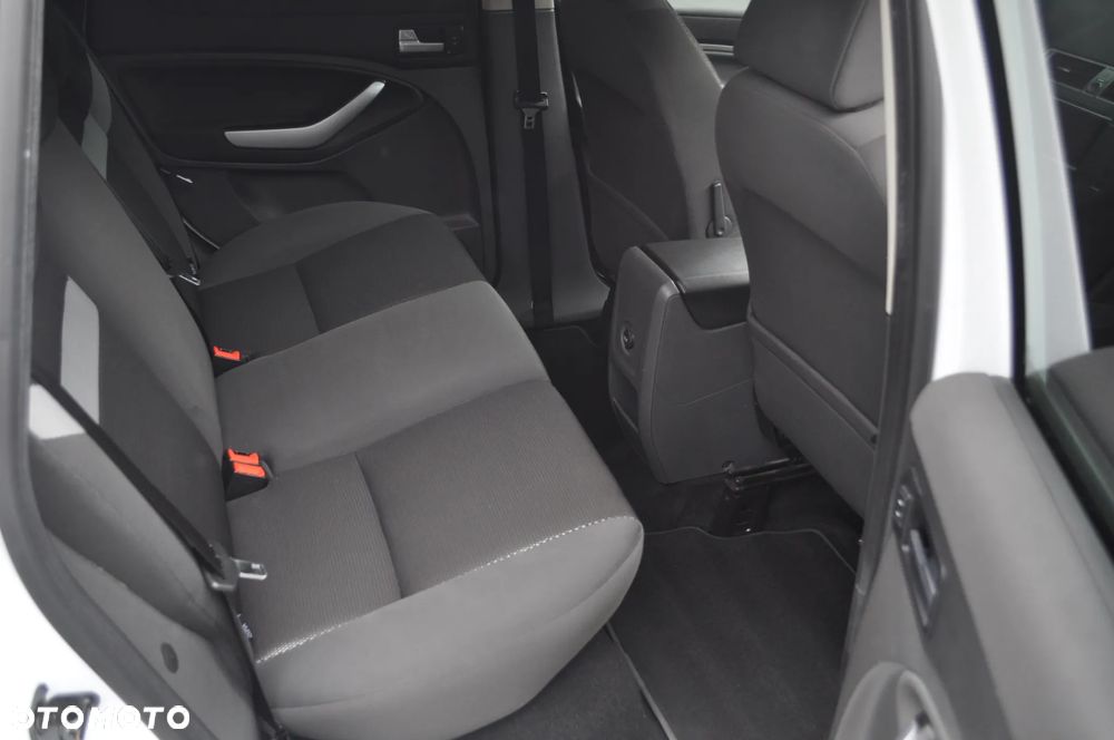 Ford Kuga 2.0 TDCi 2x4 Titanium - 24