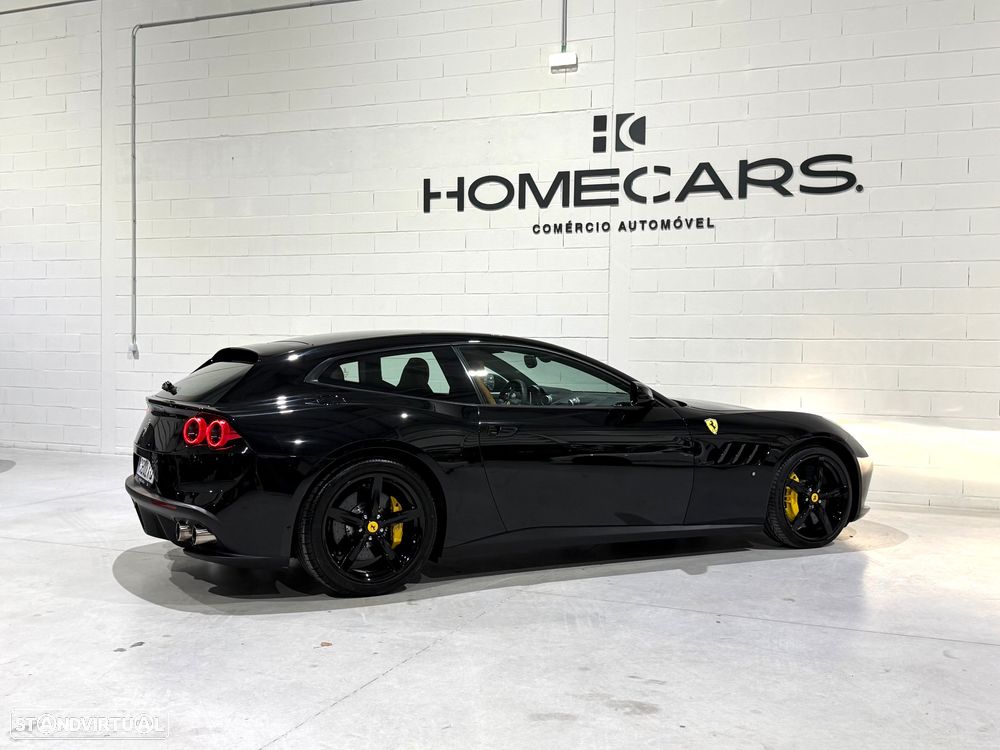 Ferrari GTC4 Lusso - 10