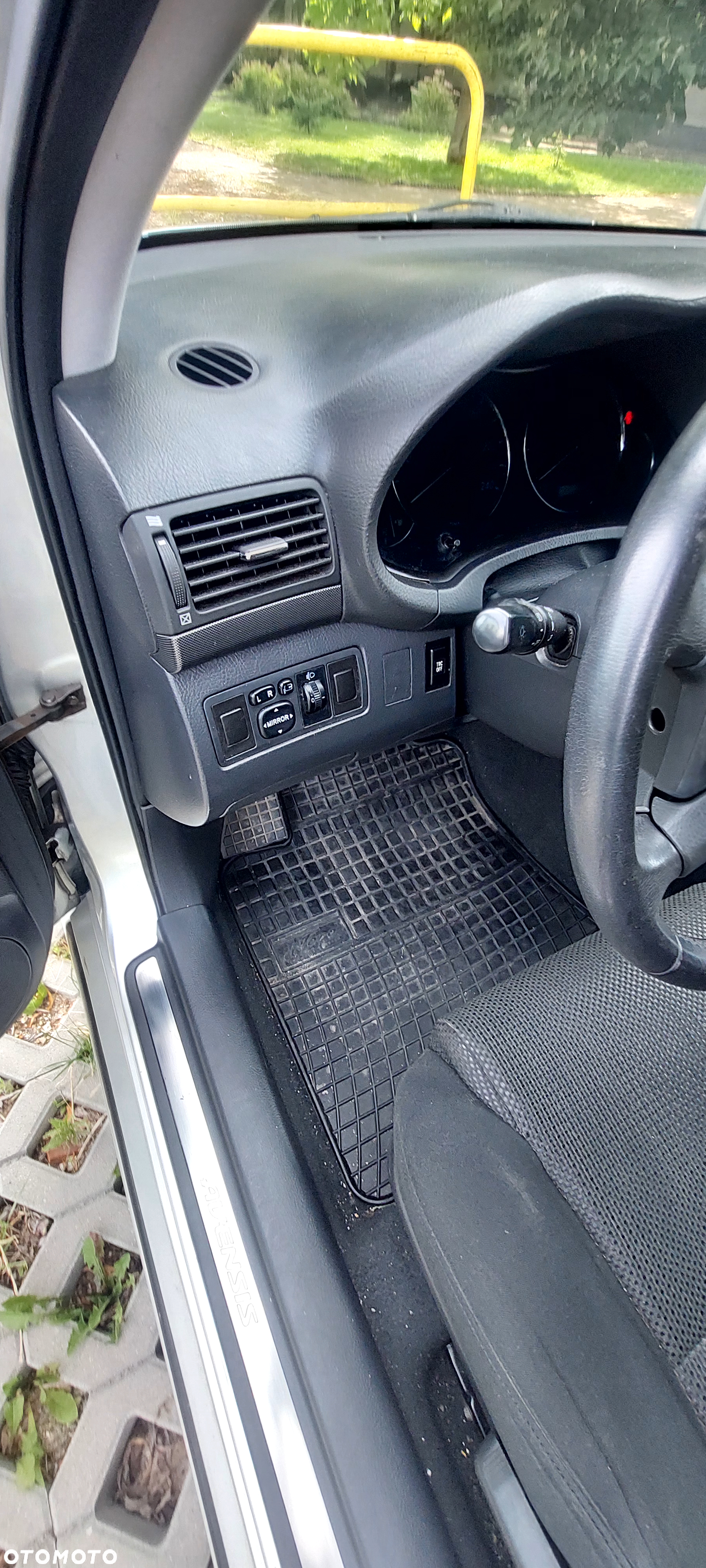 Toyota Avensis 2.0 VVT-i Combi Executive - 13