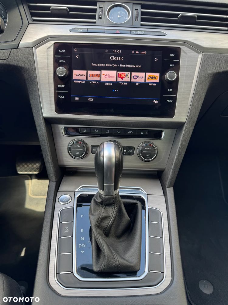 Volkswagen Passat 2.0 TDI SCR Trendline DSG - 10