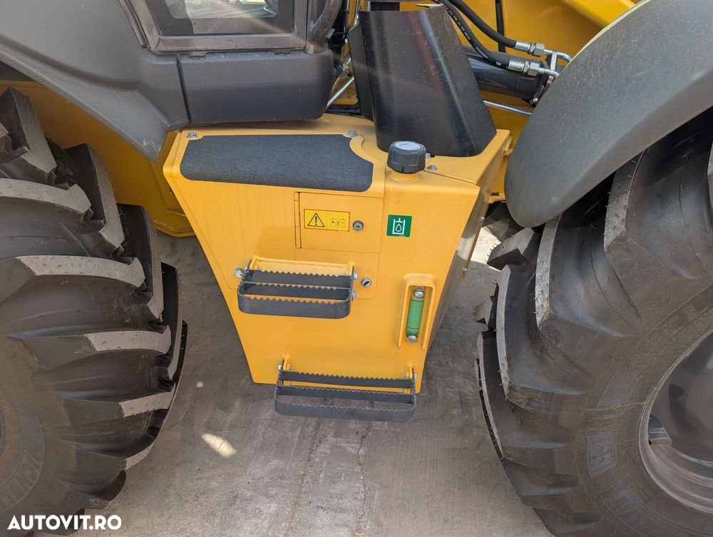 New Holland B115D, ROTI EGALE, FULL OPTION, Masa operationala 10t, motor 120CP, Certificat CE, Anv MICHELIN, automata POWERSHIFT, Cupa 4x1, FURCI, brat extensibil, ins picon, posibil leasing 5 ani, -PROMOTIE 89.900 EUR+Tva - 15