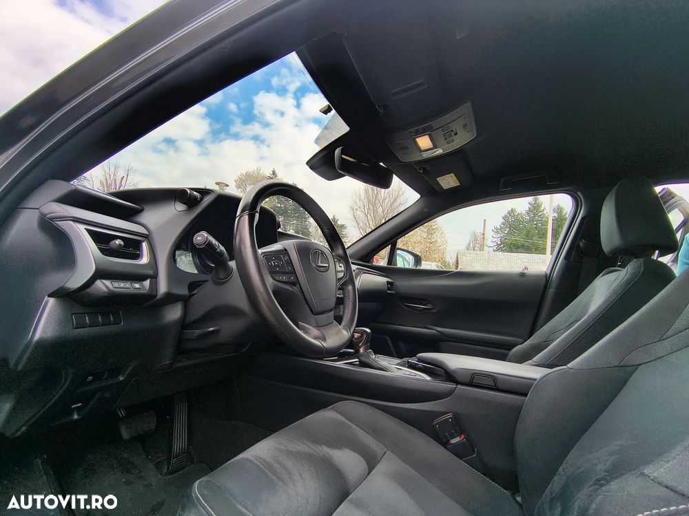 Lexus UX 250h Business Edition - 33