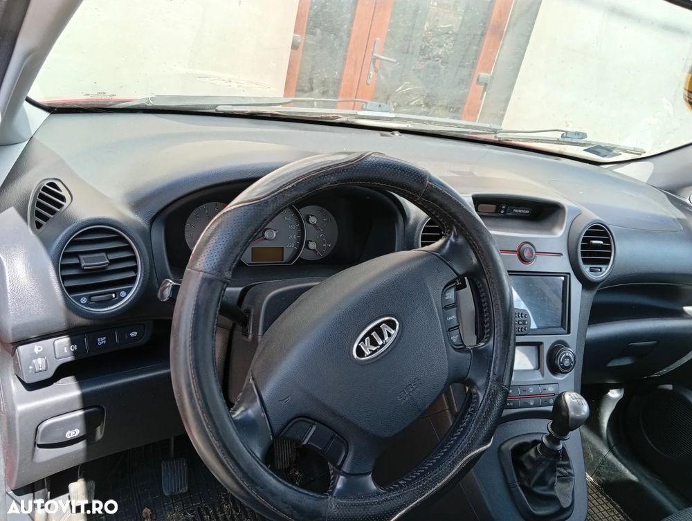 Dezmembrez  KIA CARENS 2008 2.0 CRDI 140 CP E4 - 5