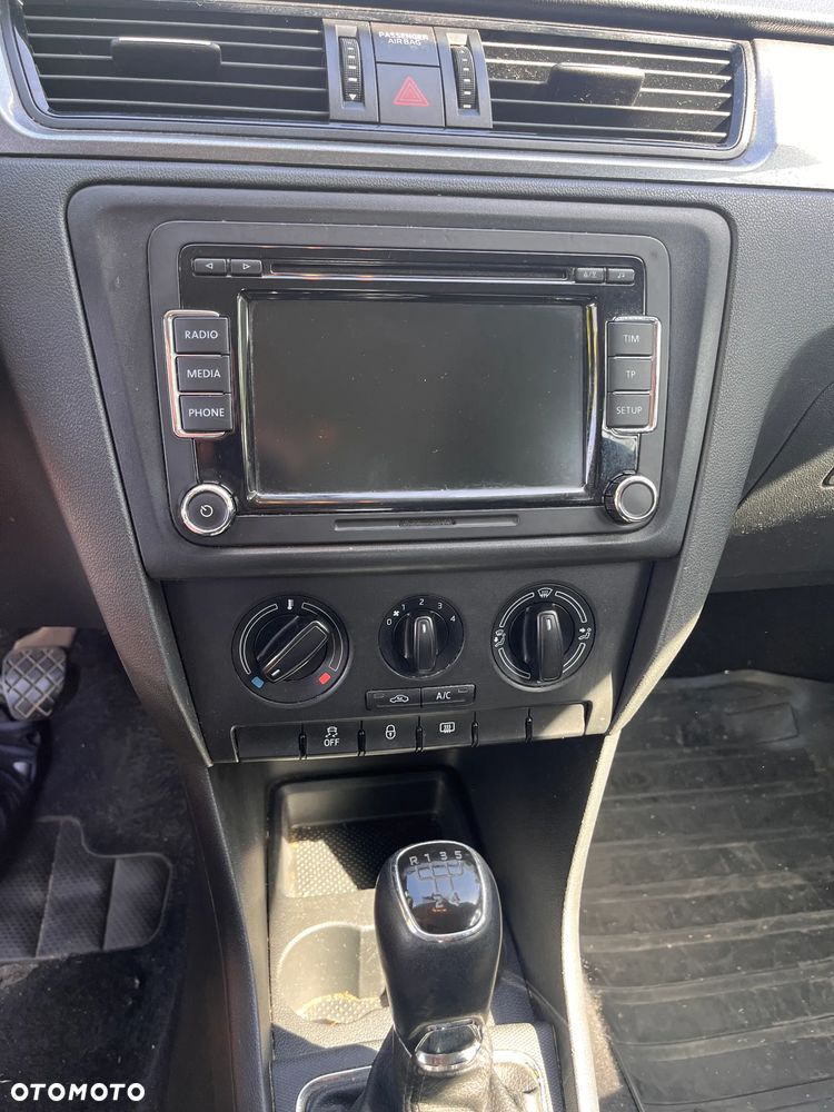 Skoda RAPID 1.2 Ambition - 11