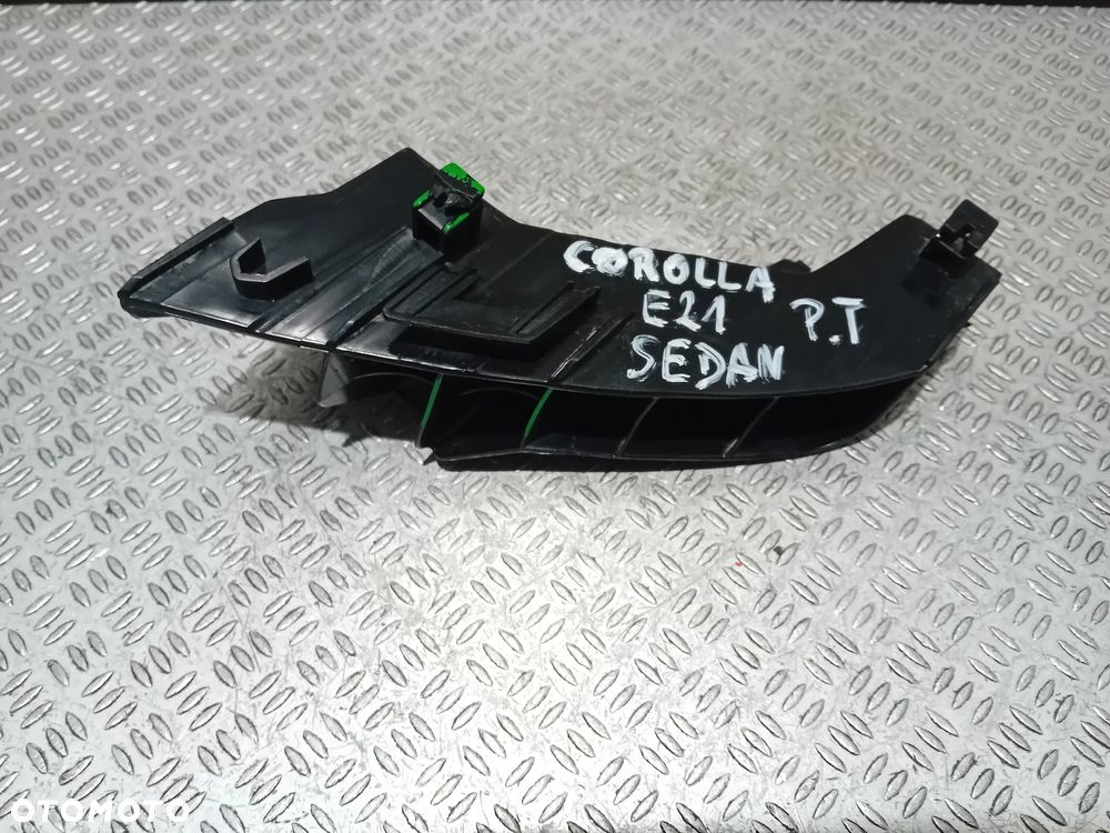 ślizg lampy prawy tył Toyota E21 sedan 2019 5256202310 - 1