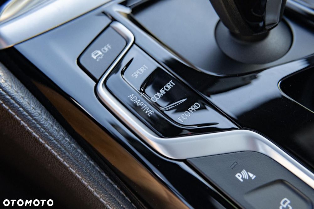 BMW Seria 5 M550i xDrive sport - 19