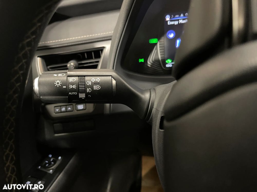 Lexus UX 250h Business Edition - 22