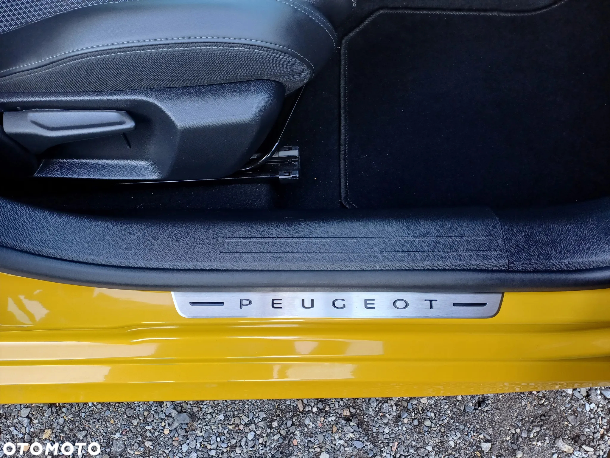 Peugeot 208 1.2 PureTech GT S&S - 10