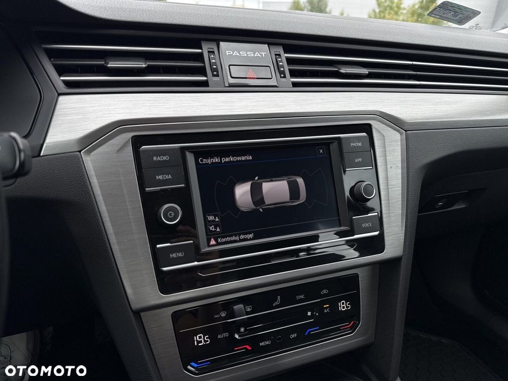 Volkswagen Passat - 19
