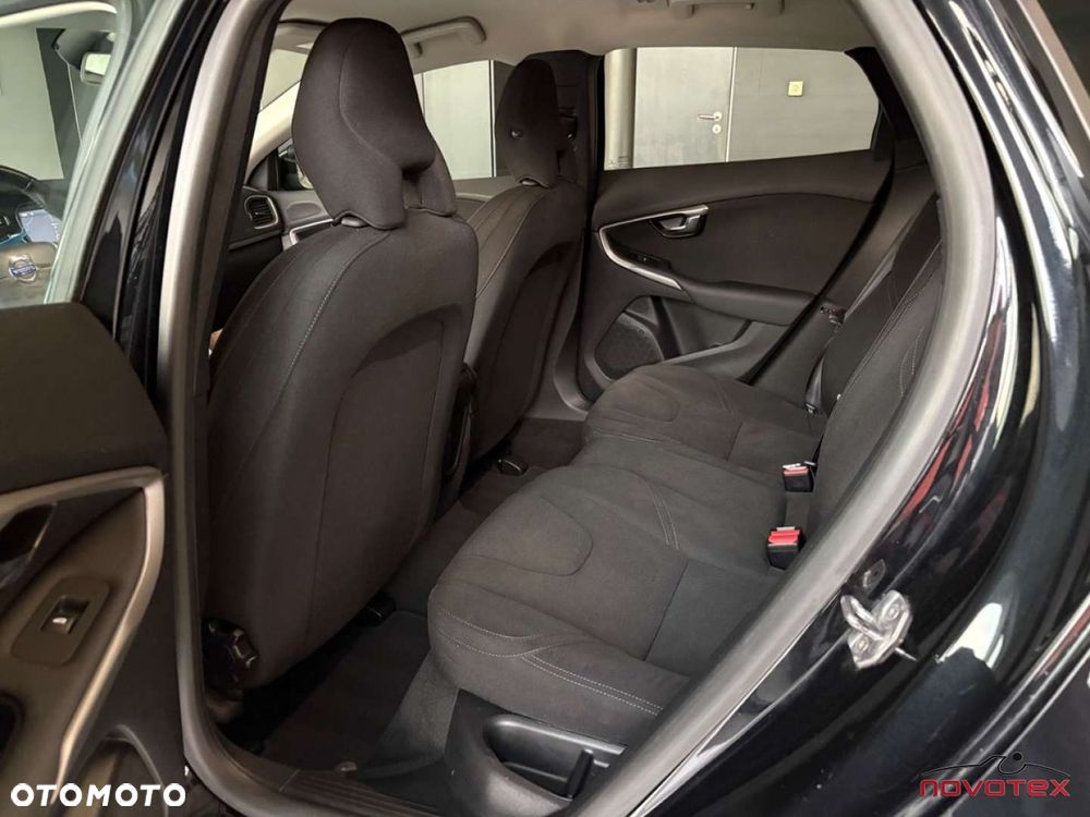 Volvo V40 D2 Momentum - 16