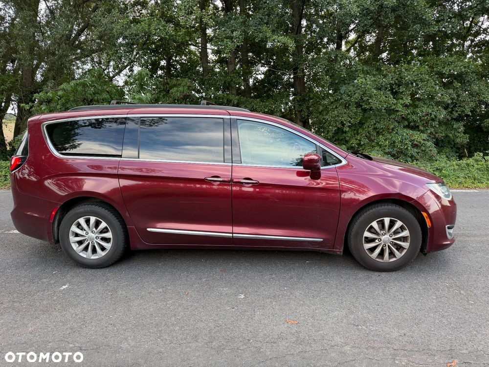 Chrysler Pacifica - 5