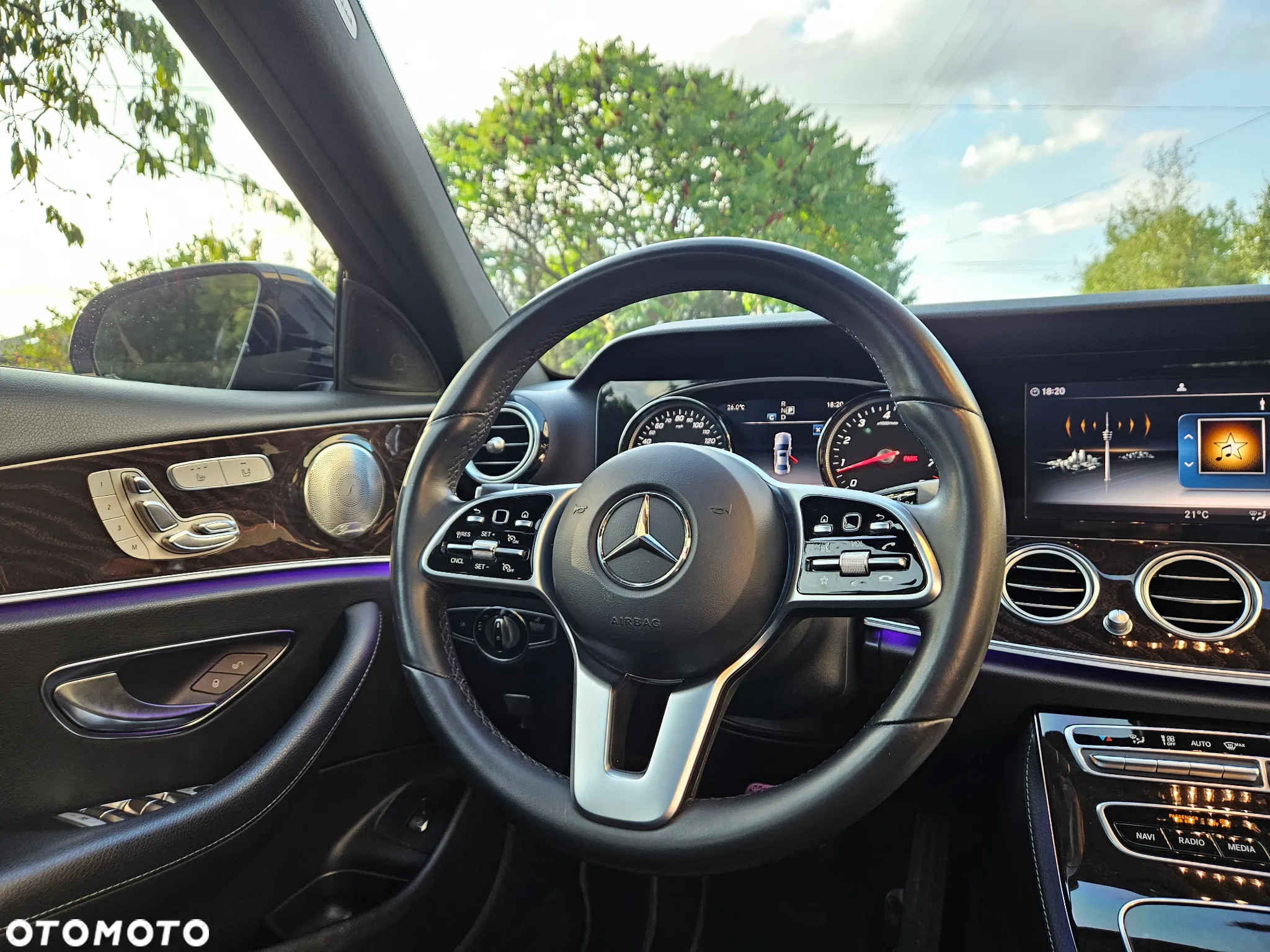 Mercedes-Benz Klasa E 300 9G-TRONIC AMG Line - 18