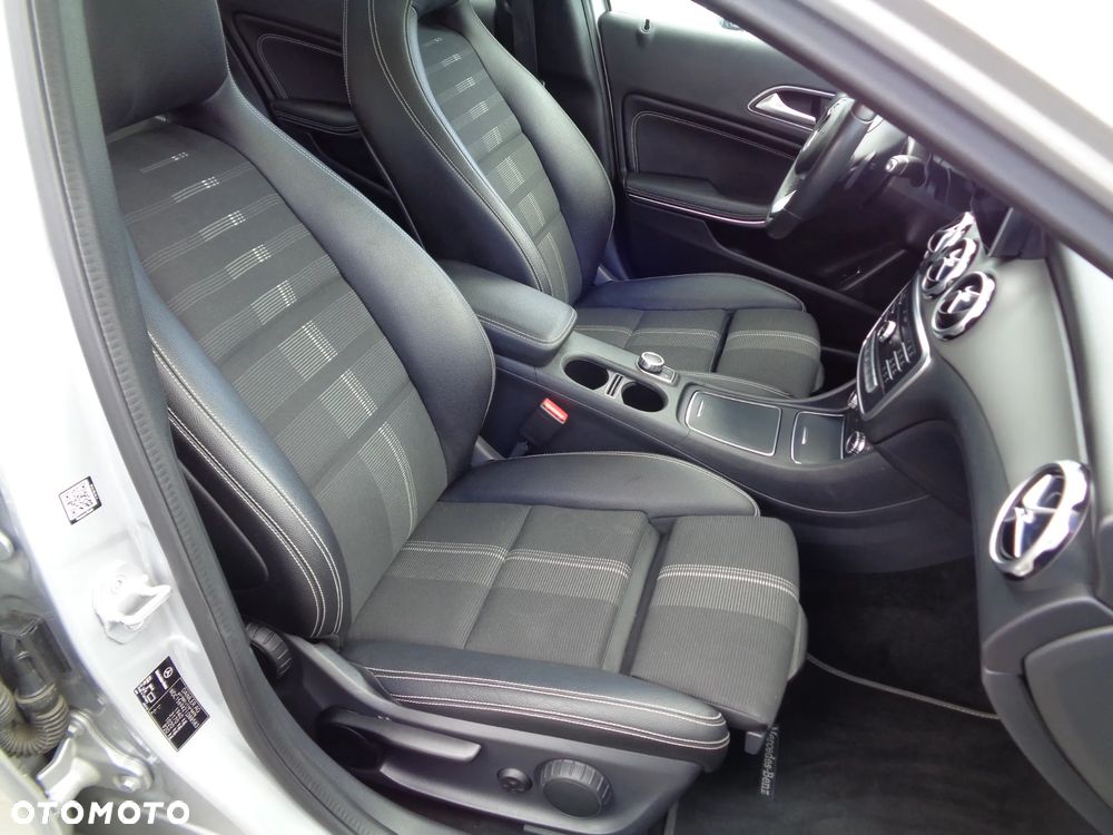 Mercedes-Benz GLA 180 7G-DCT Activity Edition - 24