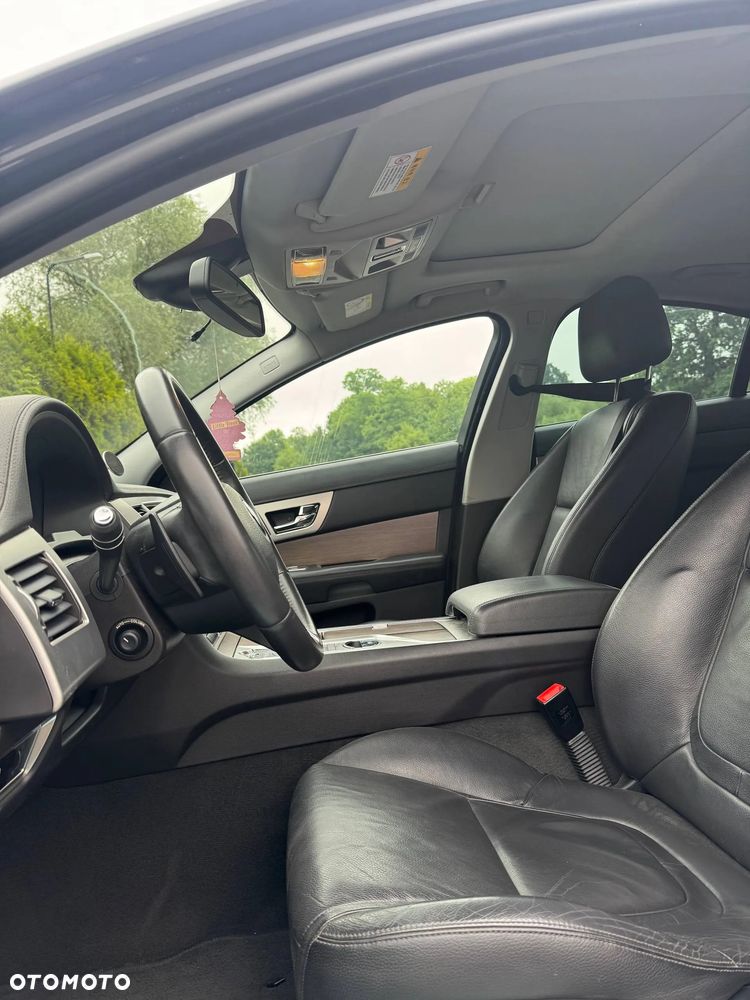 Jaguar XF 2.0 T Luxury - 22