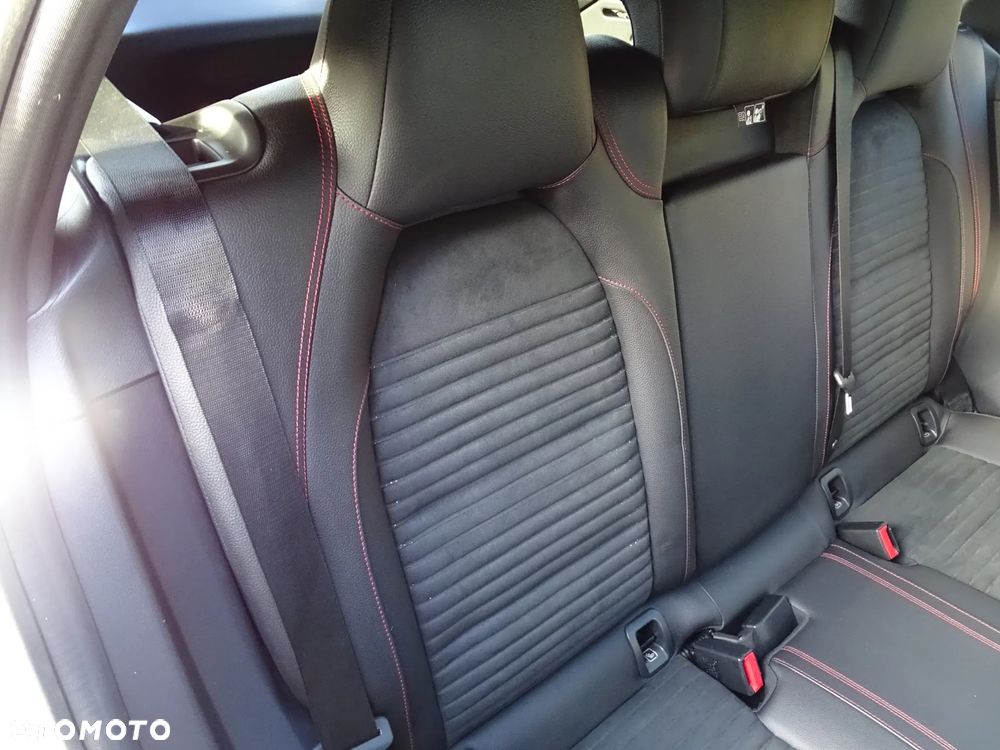 Mercedes-Benz CLA 200 7G-DCT AMG Line - 20