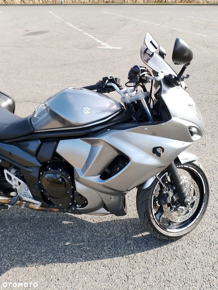 Suzuki GSX - 10