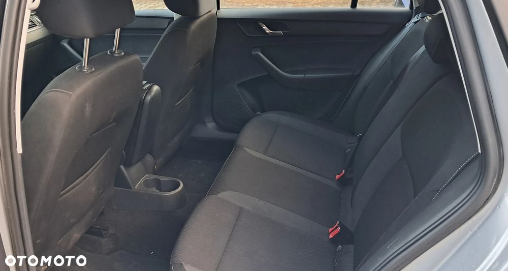 Skoda RAPID Spb 1.2 TSI Edition - 13