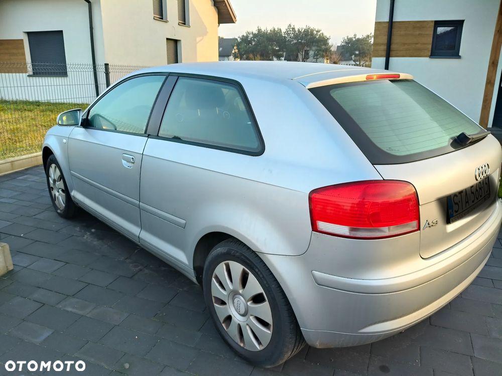 Audi A3 3-drzwiowe 1.6 FSI Ambiente - 3
