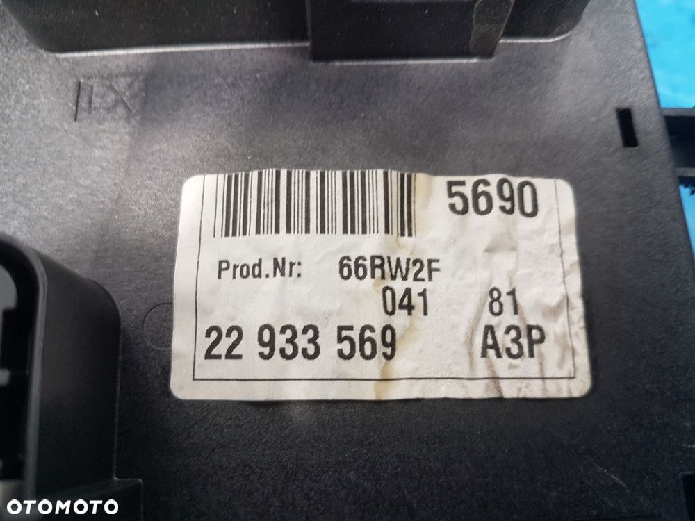 OPEL INSIGNIA A LIFT 2.0 CDTI SKRZYNKA BEZPIECZNIKÓW 22933569 - 2