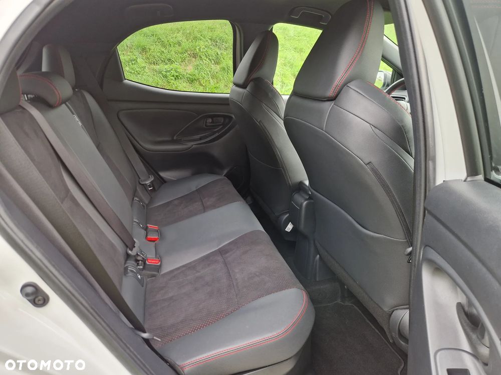 Toyota Yaris Hybrid 1.5 GR Sport - 17