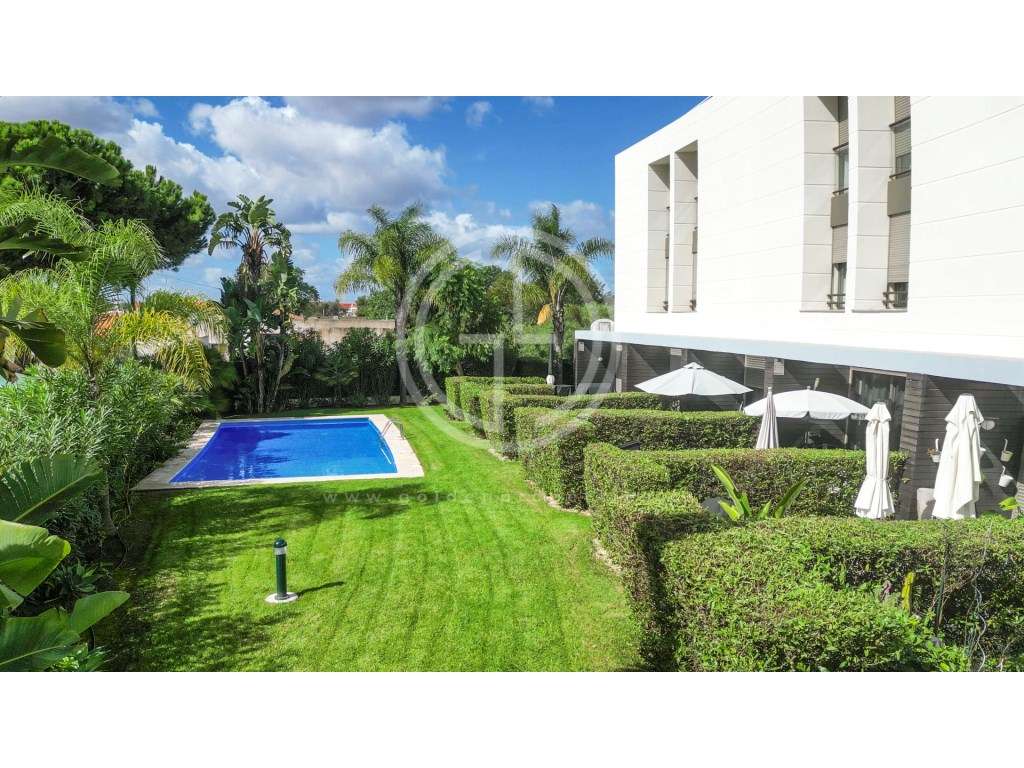 Moradia em banda T3+1 em condomínio fechado com piscina em Ferreiras - Grande imagem: 2/37