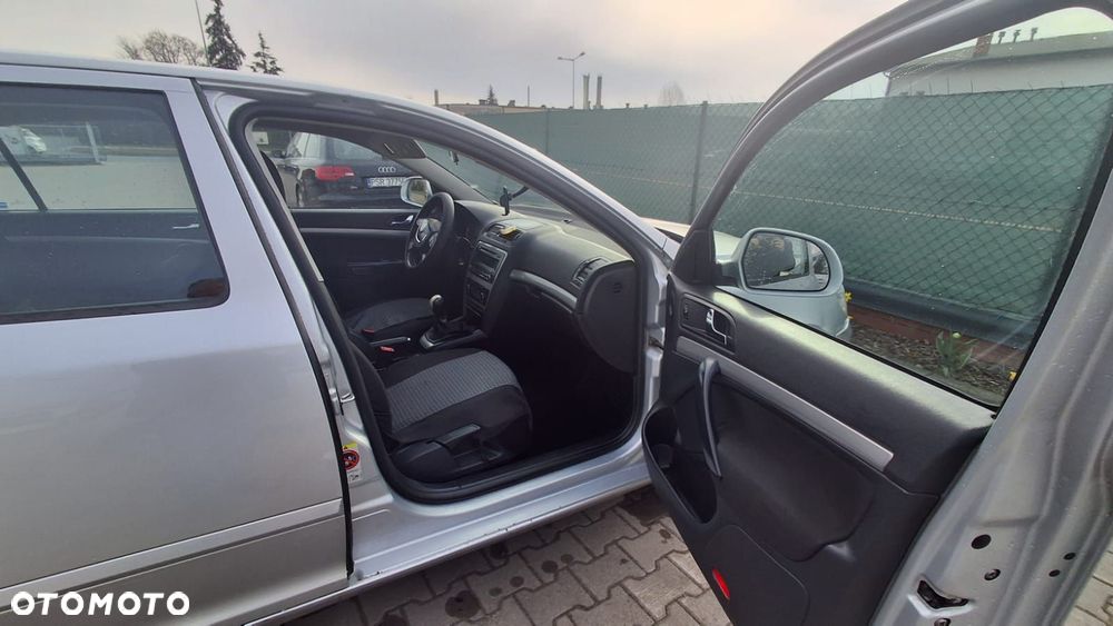 Skoda Octavia 1.8 TSI Ambiente - 6