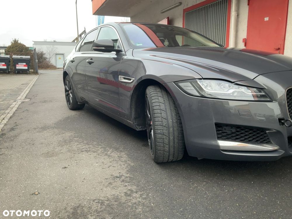 Jaguar XF 30d Prestige - 20