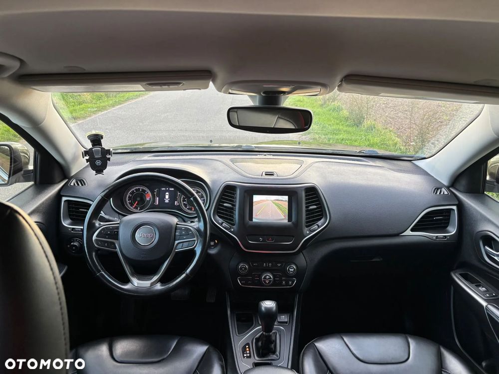 Jeep Cherokee - 23