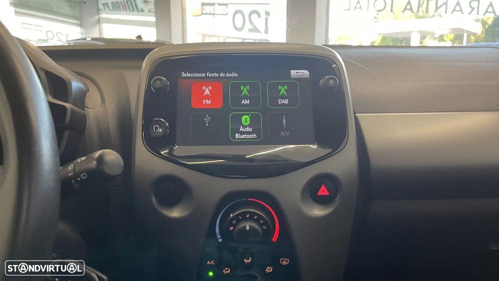 Toyota Aygo X Black&White - 26