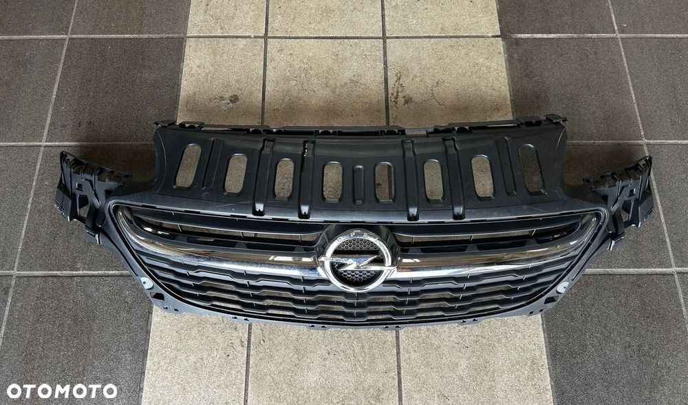 OPEL CORSA E GRILL ATRAPA EMBLEMAT 475498858 39003576 - 2