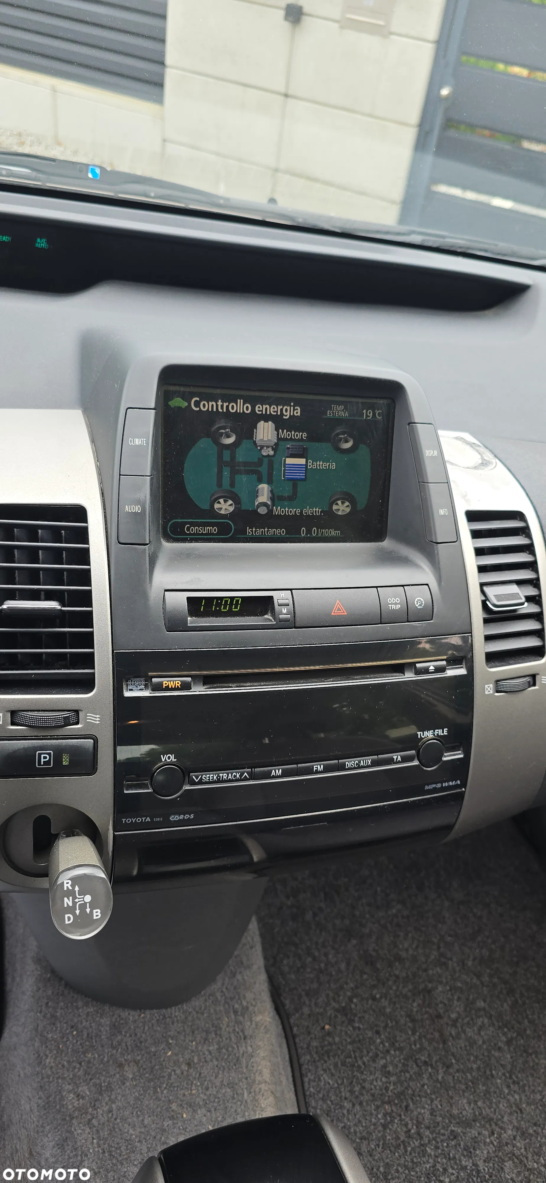 Toyota Prius (Hybrid) Comfort - 38
