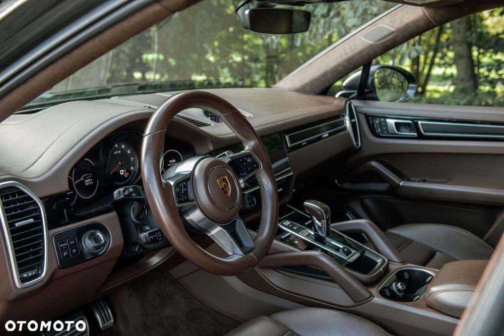 Porsche Cayenne GTS - 7