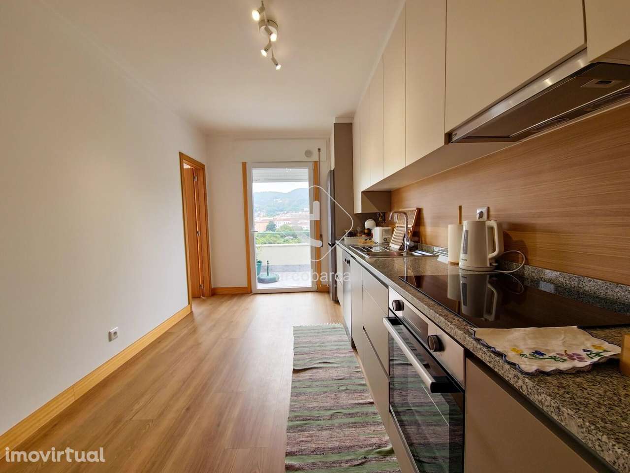 Apartamento T3 Renovado, Mobilado e Equipado – Arcos de Valdevez - Grande imagem: 2/13