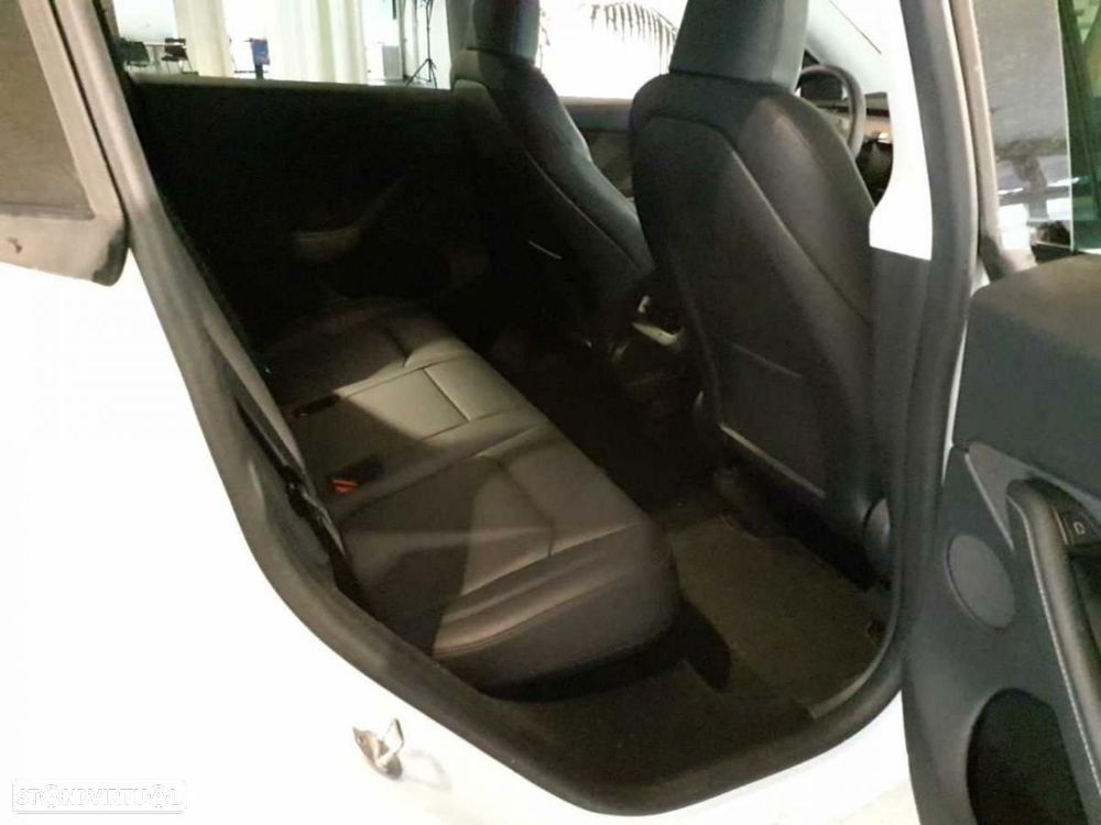 Tesla Model Y Performance Dual Motor AWD - 4