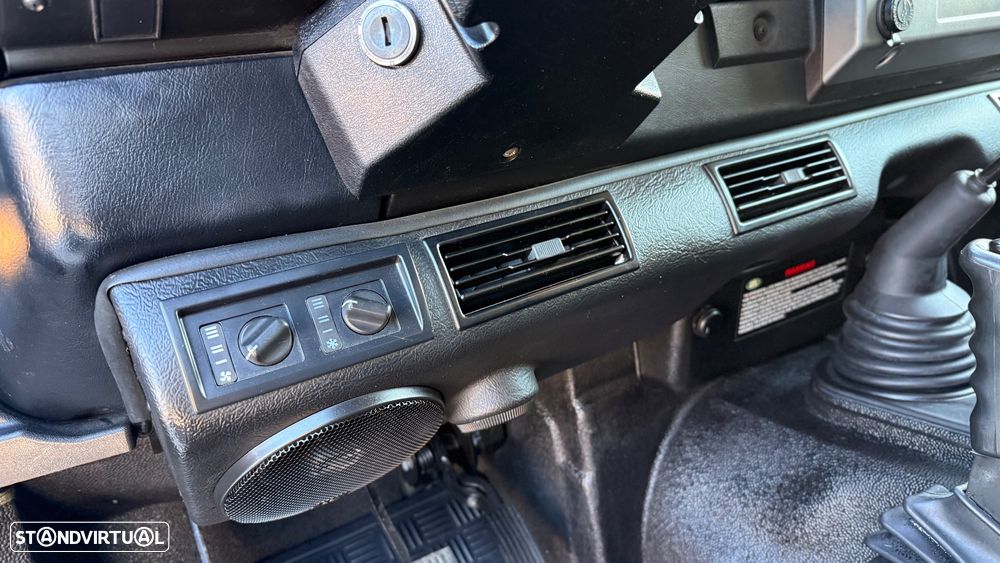 Land Rover Defender 90 2.5 TD5 Metal Top - 23