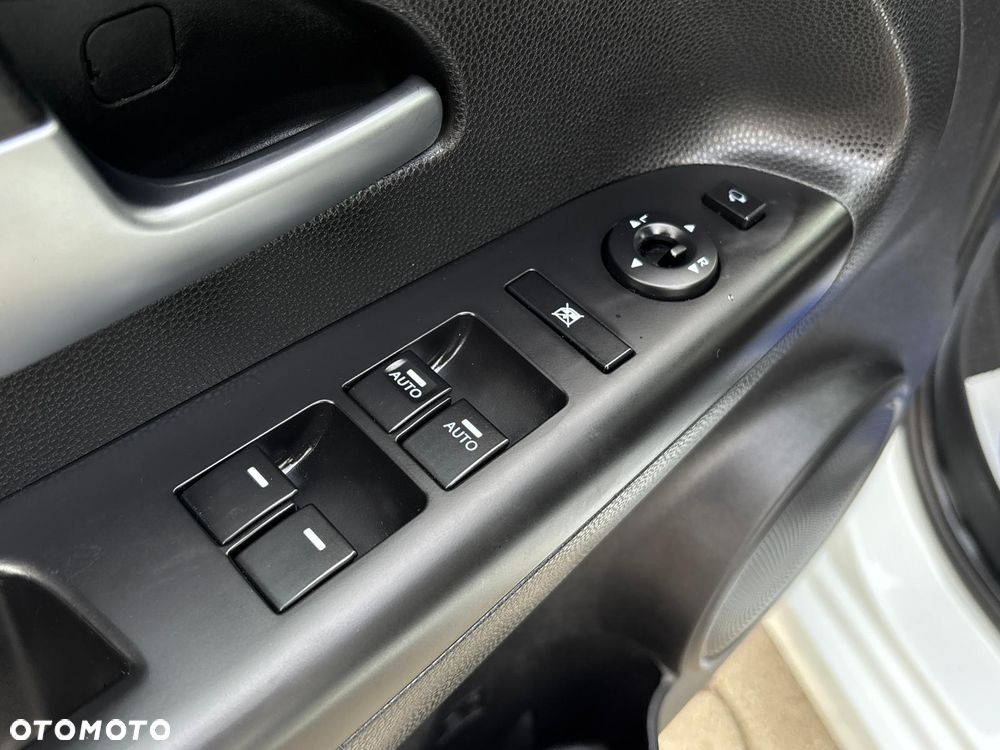 Kia Venga 1.4 CVVT Business Line - 16