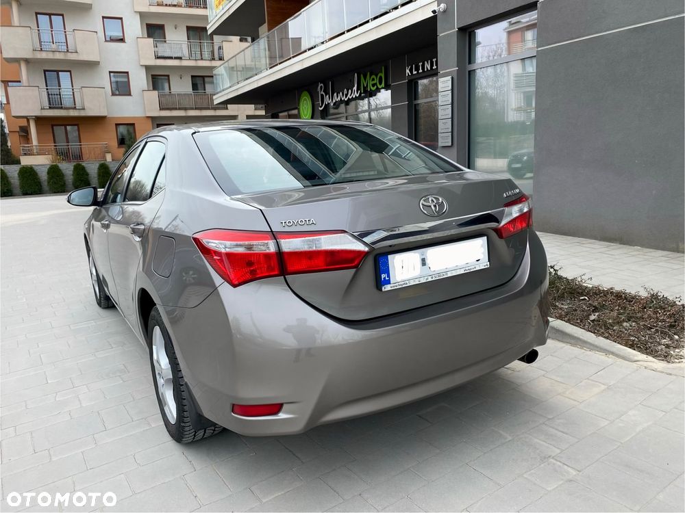 Toyota Corolla 1.6 Premium - 12
