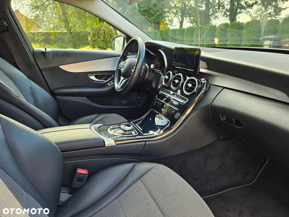 Mercedes-Benz Klasa C 200 d T 9G-TRONIC AMG Line - 33