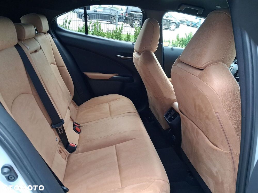 Lexus UX 250h GPF Business 2WD - 12